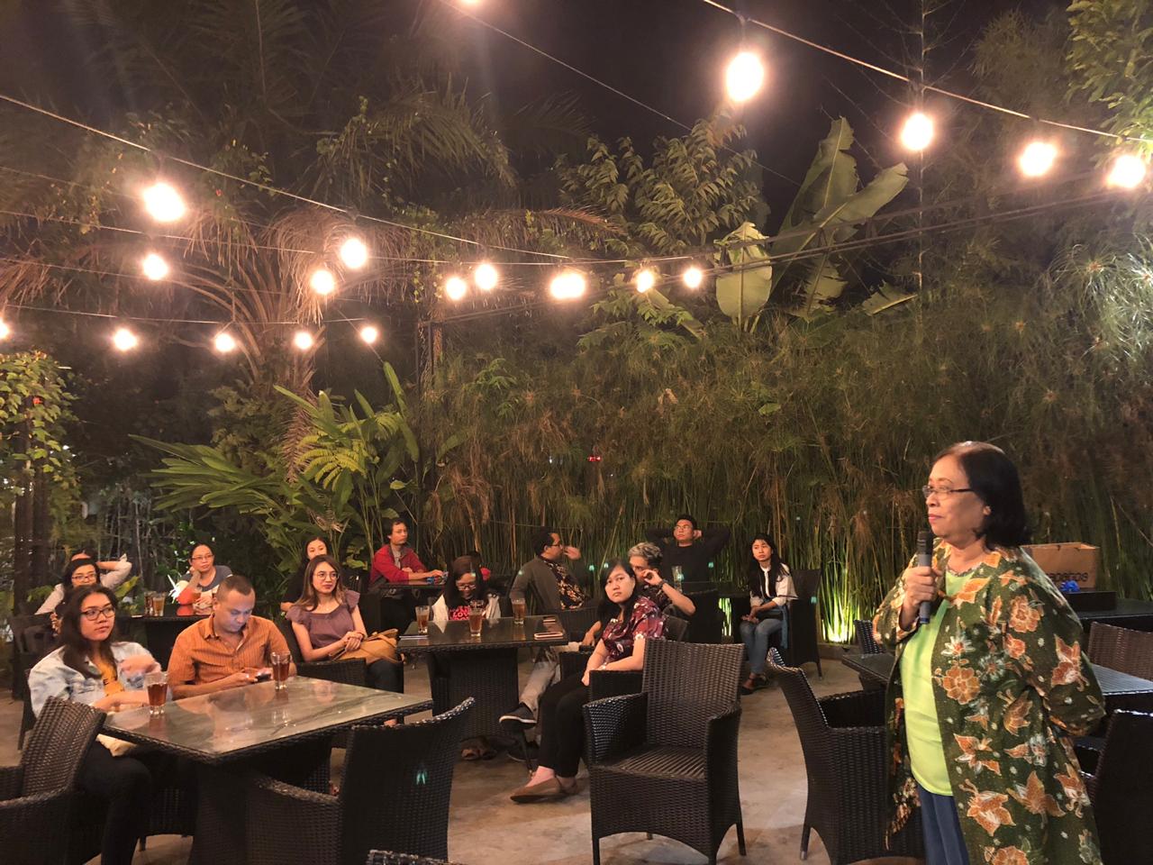Bu Ria is giving her speech